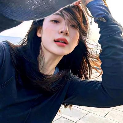 黑衣女孩